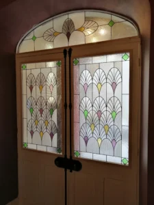 Vitrail Art Déco atelier Chanel Biarritz vue de l'intérieur