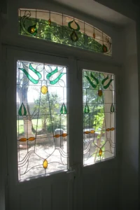 Vitrail Tiffany d'une porte d'entrée Art Nouveau