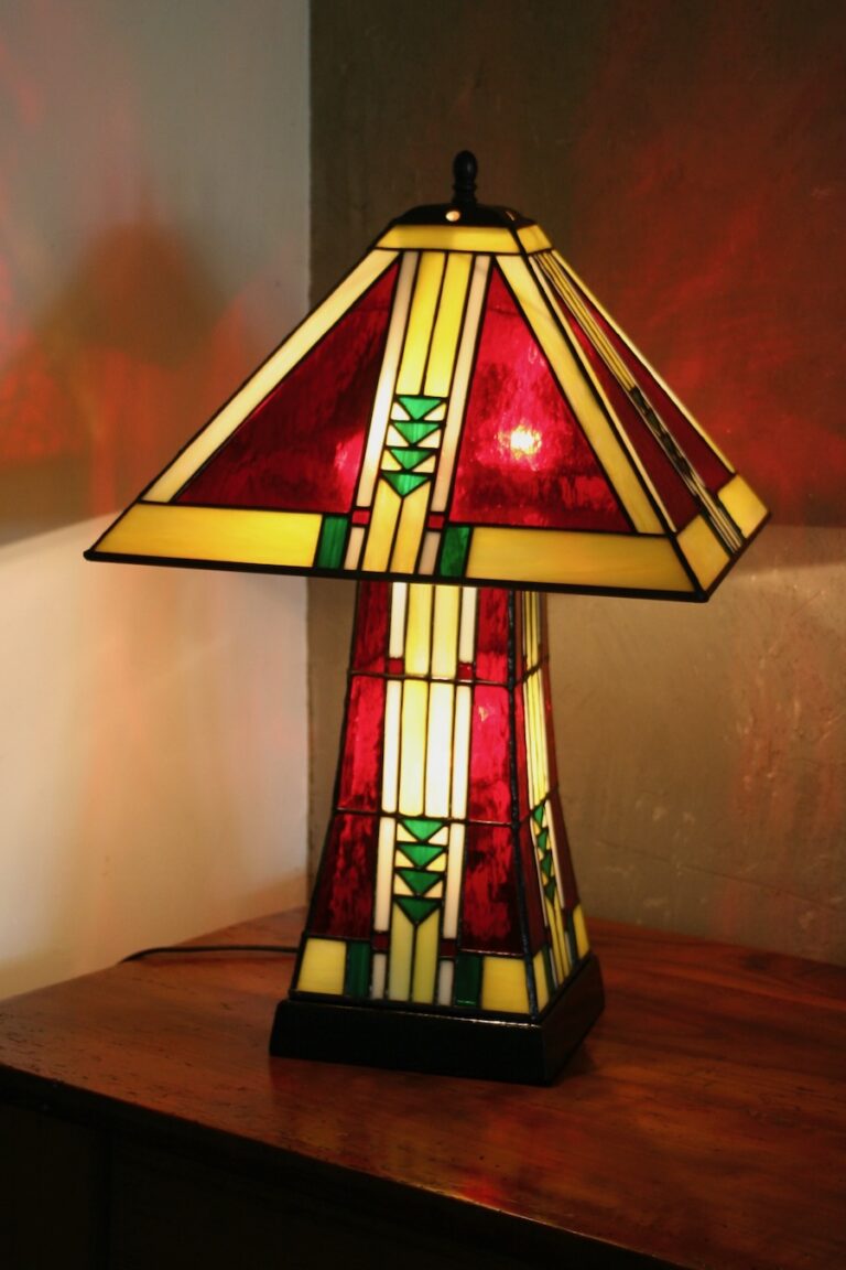 Lampe Art Déco Tiffany en vitrail rouge et jaune