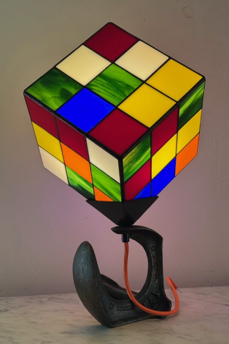 Lampe en vitrail Tiffany contemporaine Rubik’s Cube